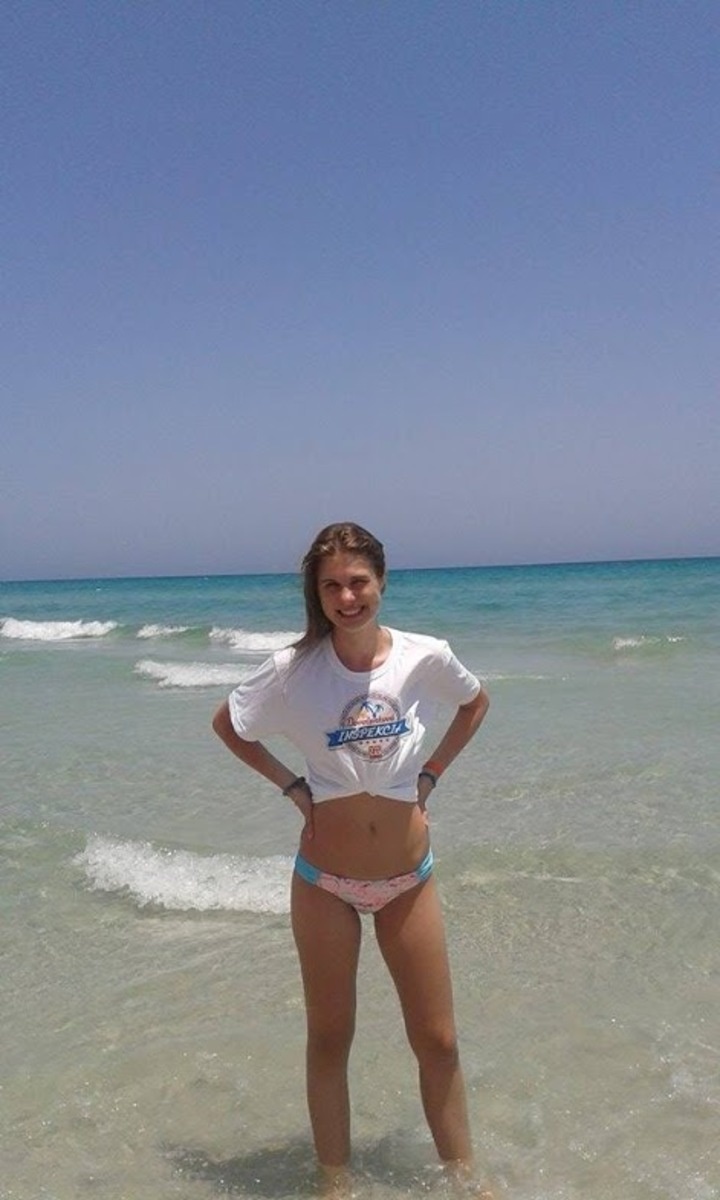 Dovolenková inšpektorka Lucia Žibeková (19).