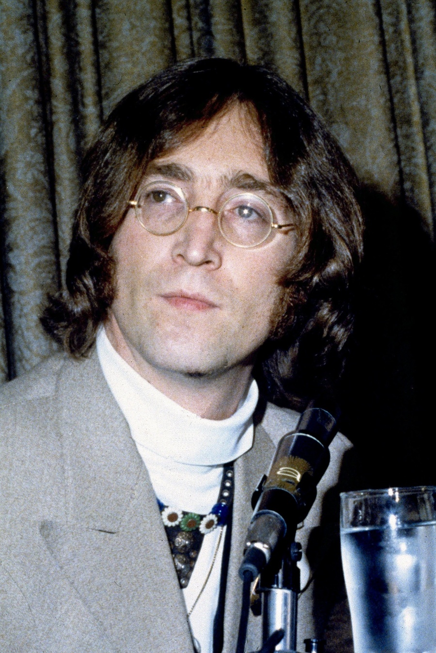 Spevák John Lennon