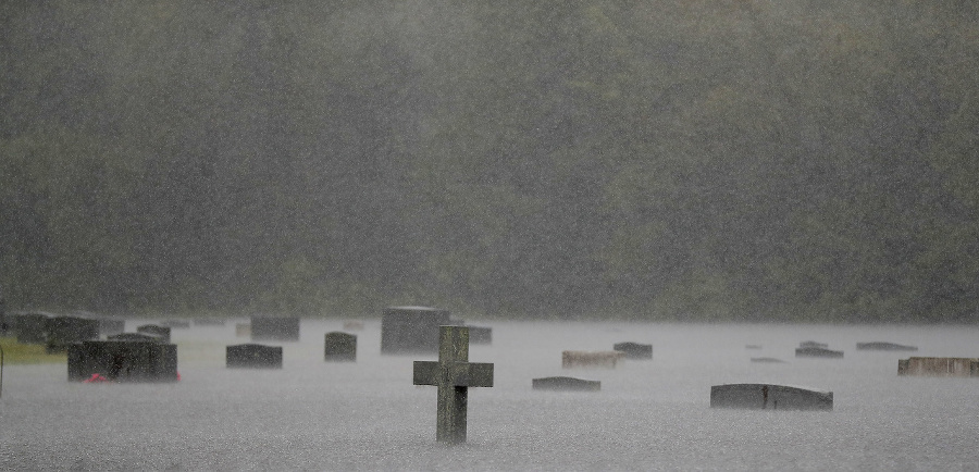 Zaplavený cintorín v americkom