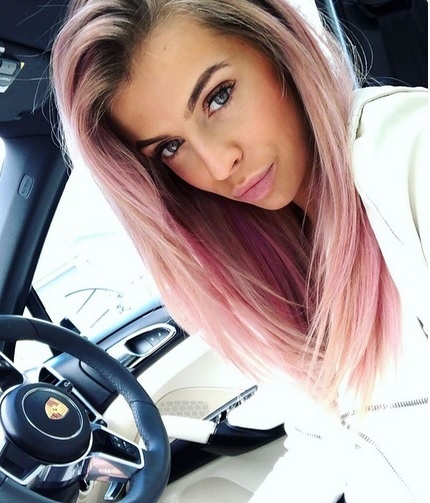 Lucia svoje sexi telo rada predvádza.