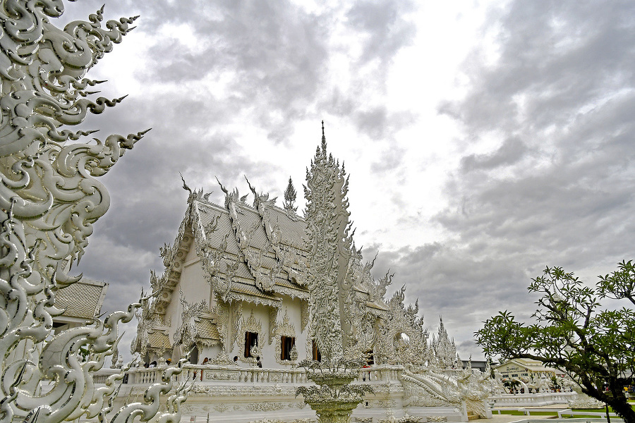 Wat Rong Khun viac