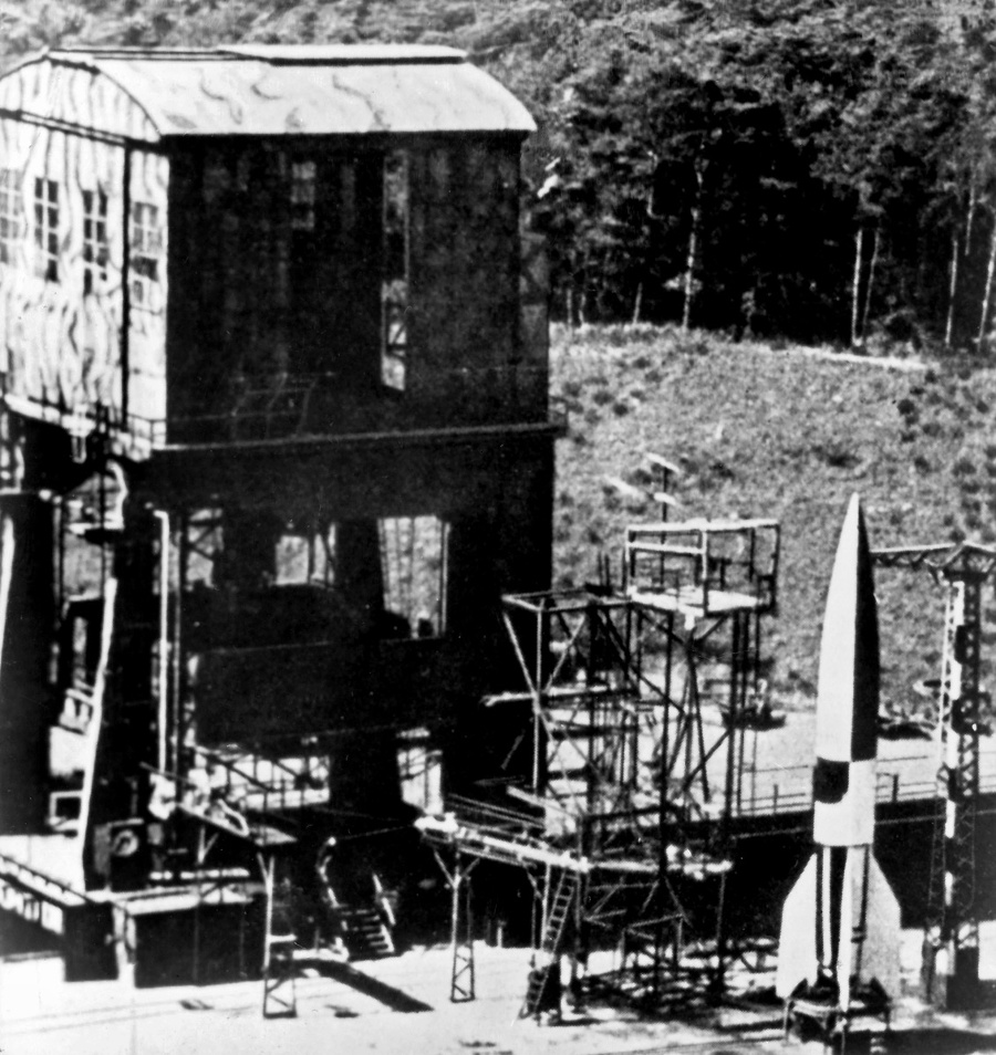 PEENEMÜNDE: Srdce nacistického raketového programu. Snímka ukazuje testovanie rakety V-2 v roku 1944.