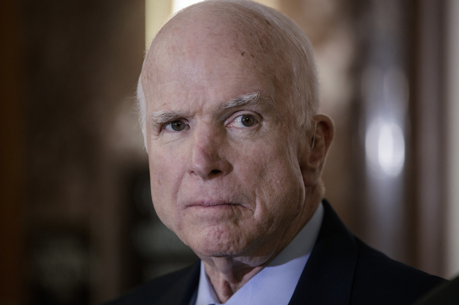 John McCain podľahol rakovine
