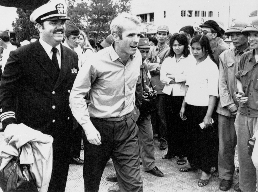 1973: McCain odchádza po