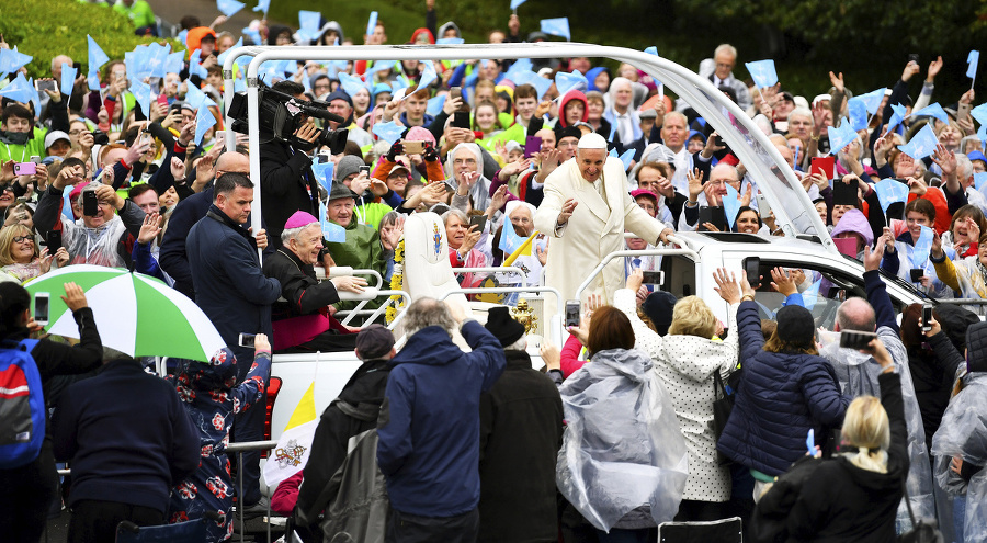 Pápeža Františka vítali nadšené