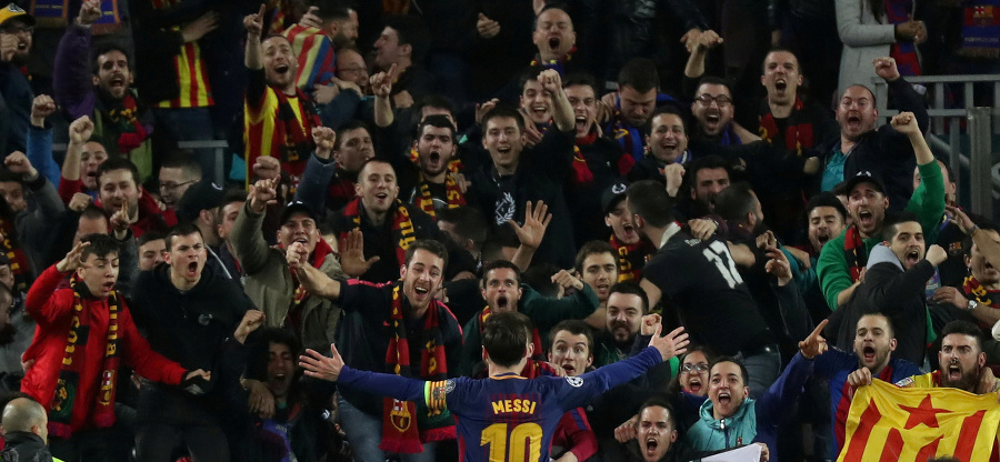 Messi oslavuje s fanúšikmi