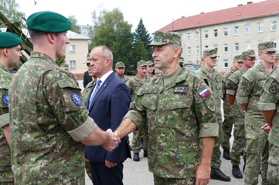 Minister privítal slovenských vojakov.