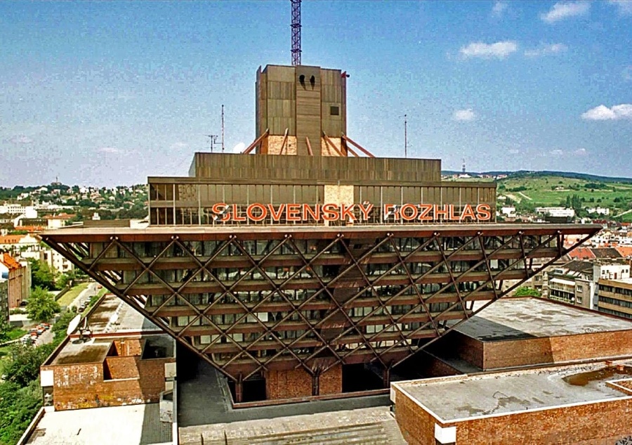 1983 - otvorenie budovy