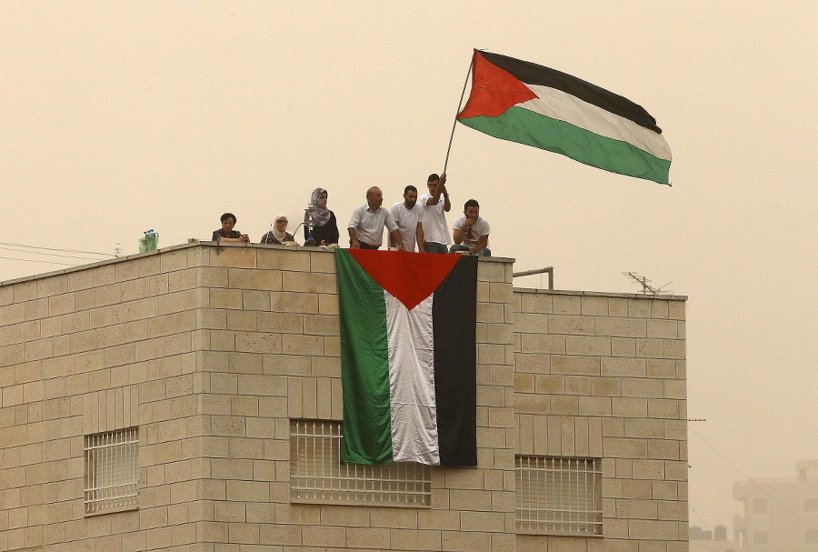 Palestínska zástava premiérovo zaveje