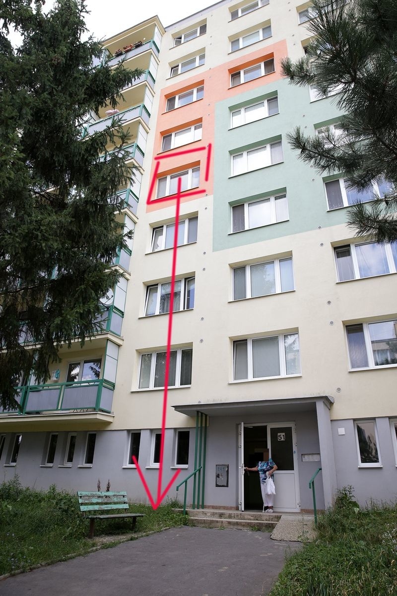 Tragédia sa stala v jednom z panelákov v Krupine.