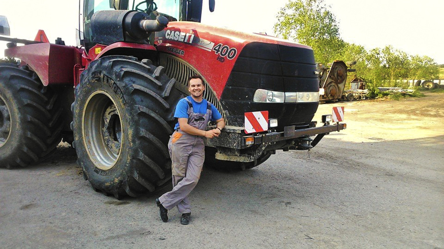 Traktorista František Rada (34)