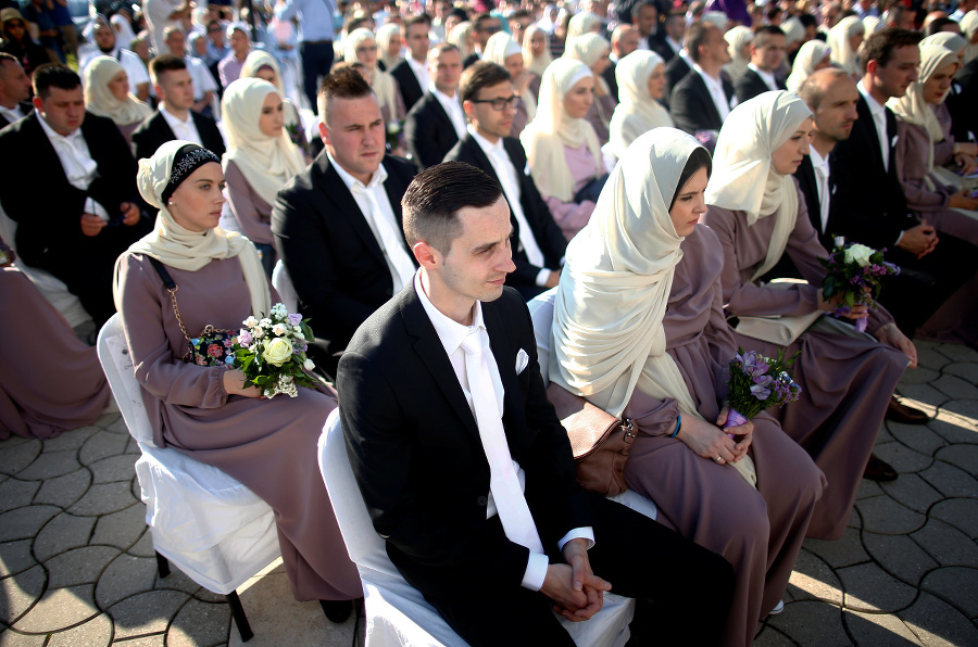 Počas masovej islamskej svadby