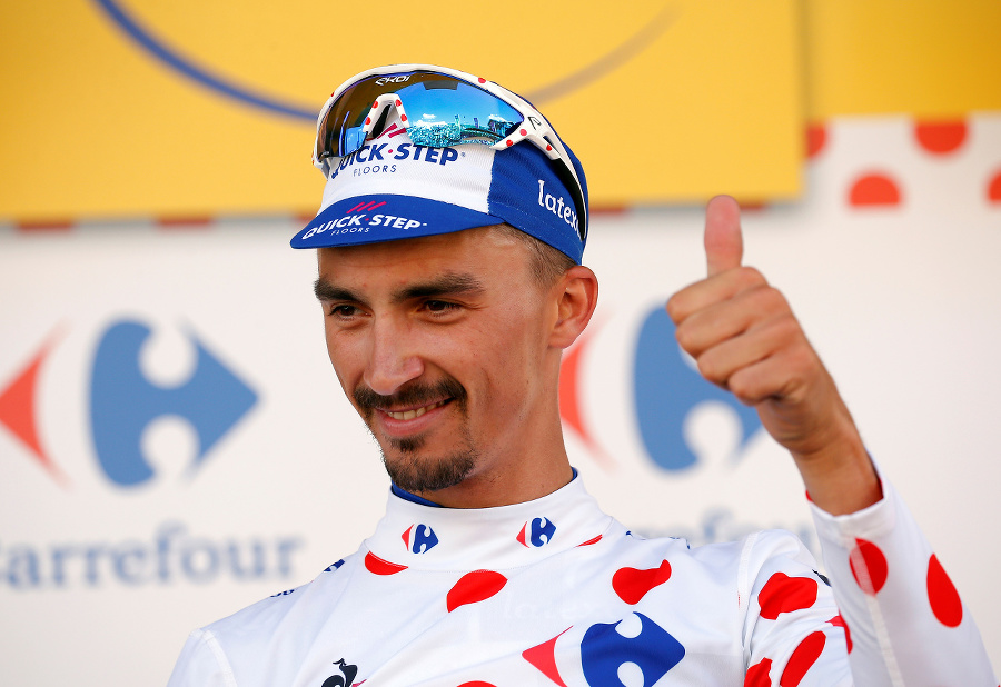 Julian Alaphilippe podal kameramanovi