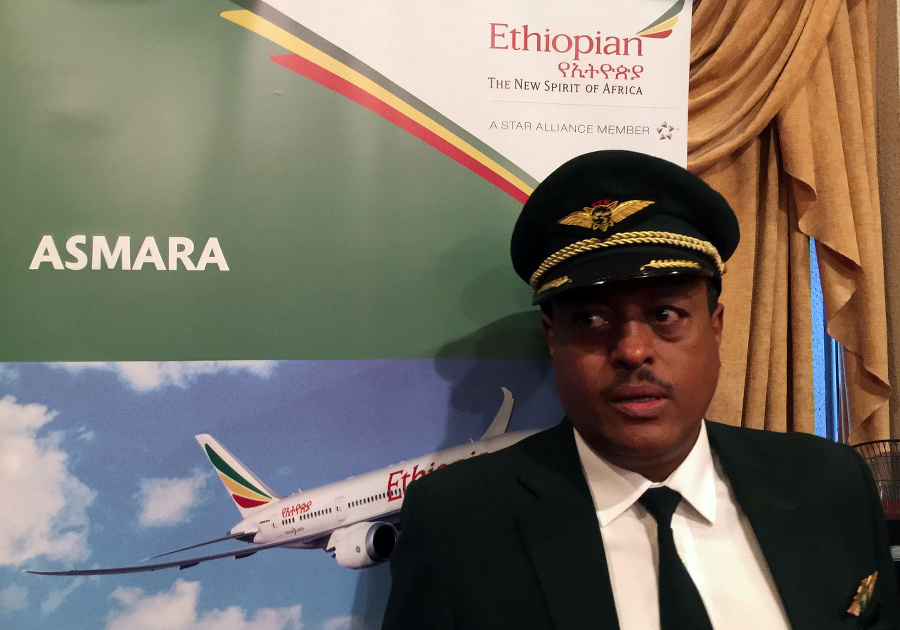 Kapitán lietadla Yoseph Hailu.