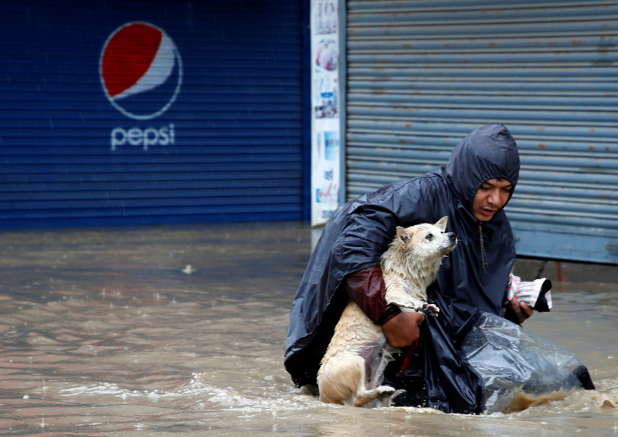 Nepál sužujú monzúnové dažde,