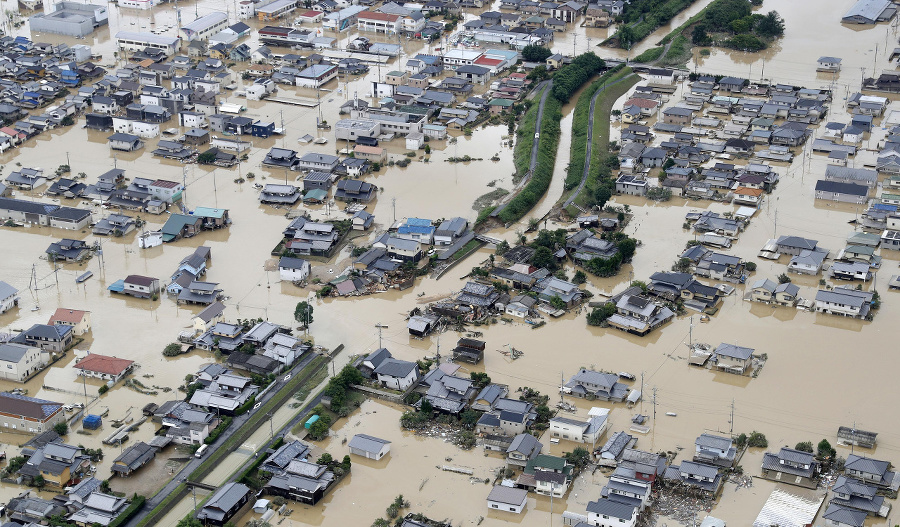 Japonsko zasiahol historický dážď.