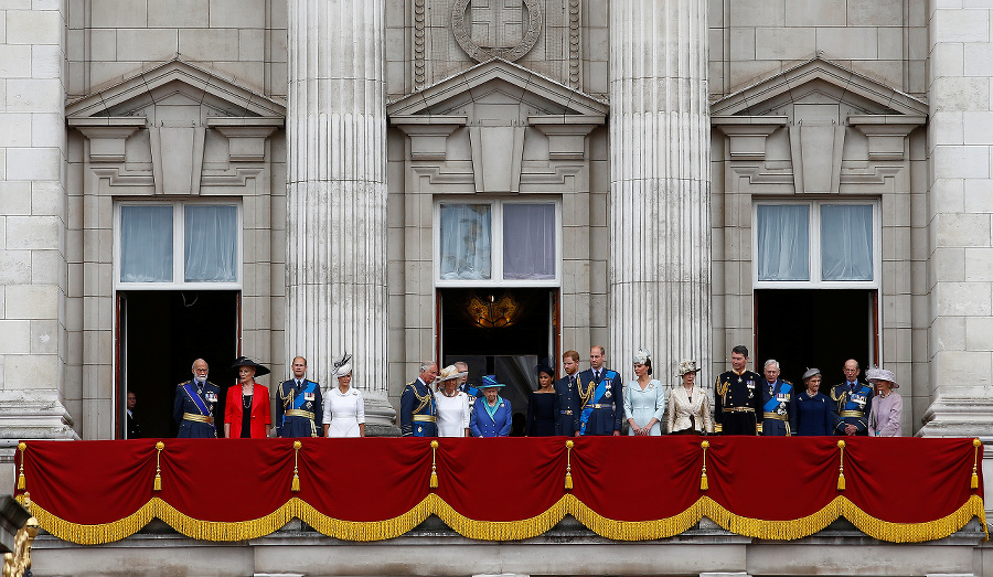 Na balkóne Buckinghamského paláca