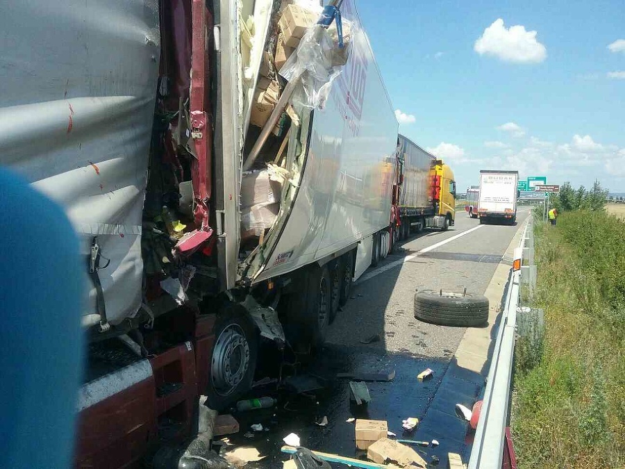 Nehoda troch kamiónov na