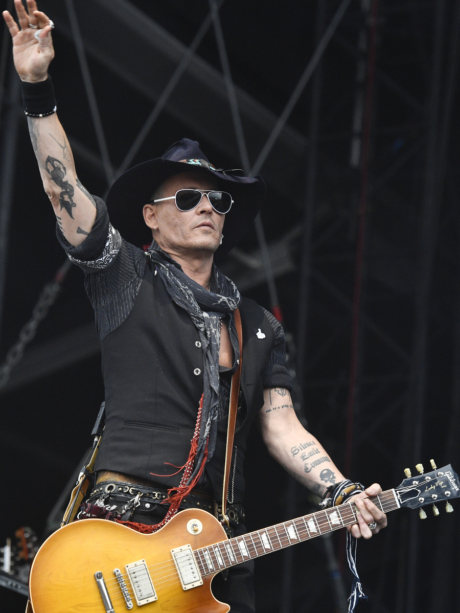 Johnny Depp na koncerte v Prahe.