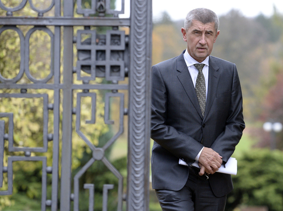 Miliardár Andrej Babiš tvrdí, že s ŠtB nikdy nespolupracoval a Sarkocy je nedôveryhodný.
