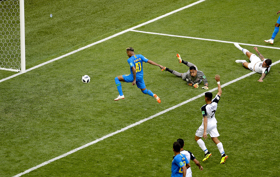 Neymar dáva gól na