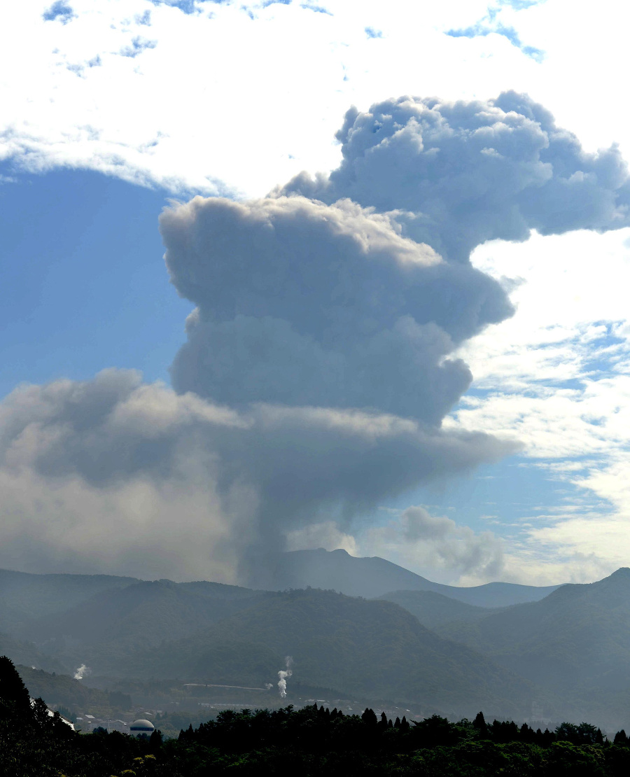 Vybuchla sopka Šinmoedake.