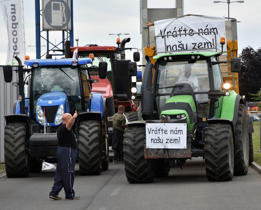 Protestná jazda farmárov.