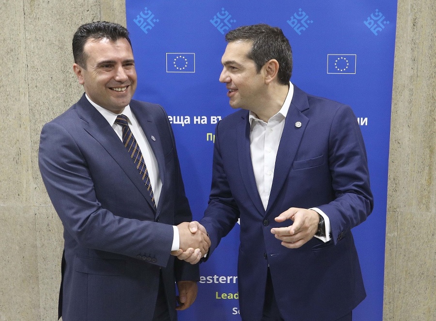 Premiéri Grécka (vľavo) a