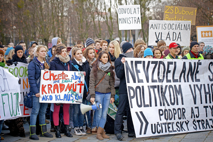 Pedagógovia zvažovali, že opäť