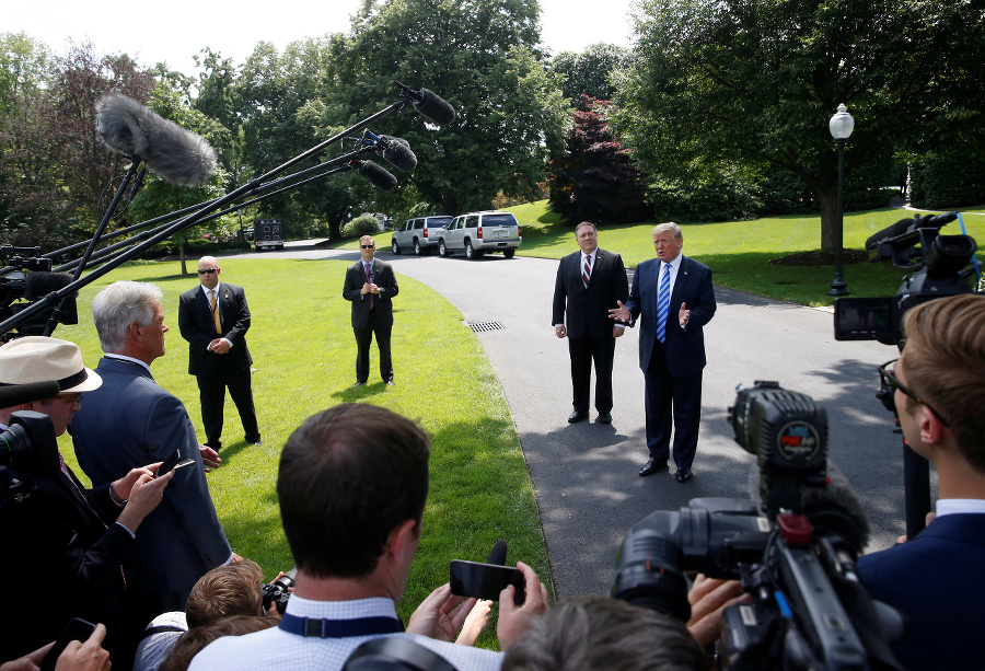 Americký prezident informuje novinárov