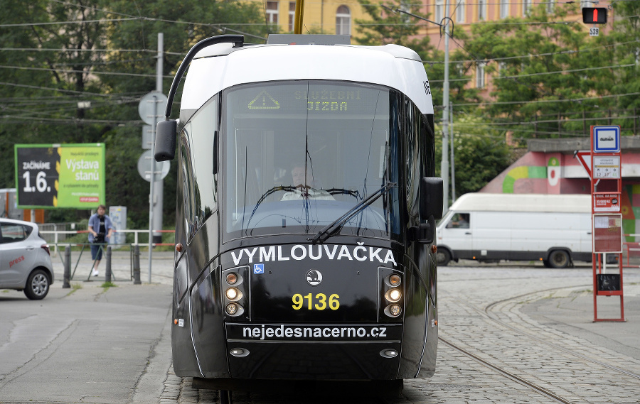 Pražský dopravný podnik predstavil nevšednú električku.