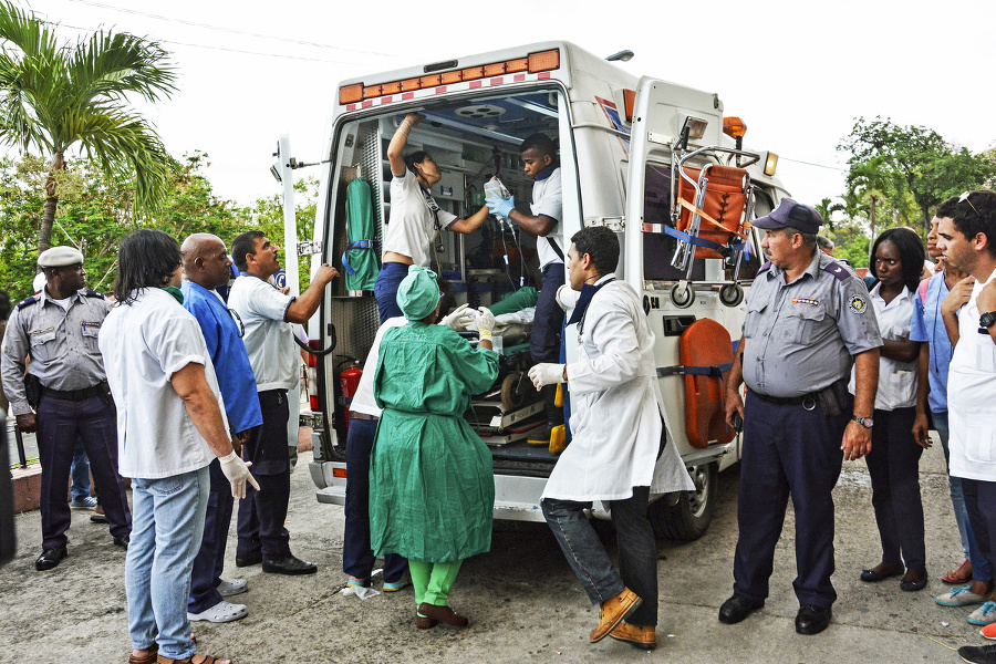 Záchranári: Do nemocnice previezli