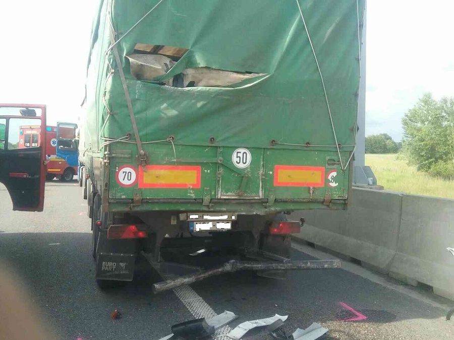 Nehoda kamiónov na diaľnici