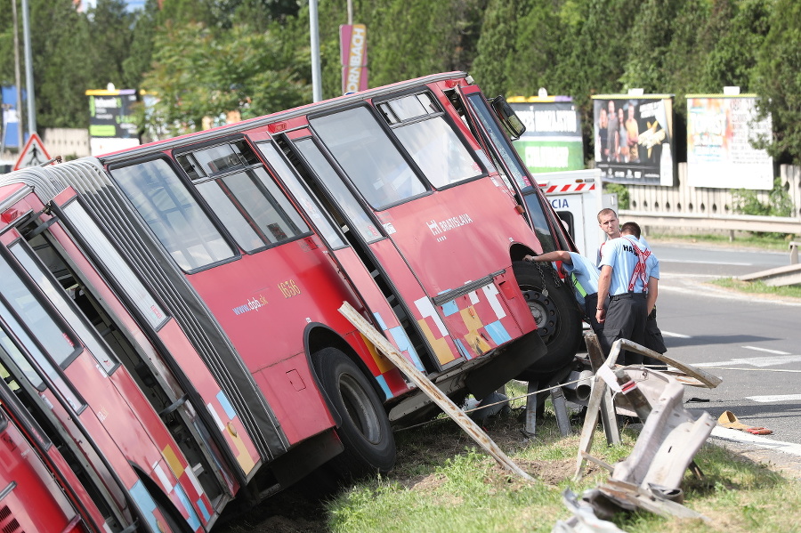 Nehoda autobusu v Bratislave.