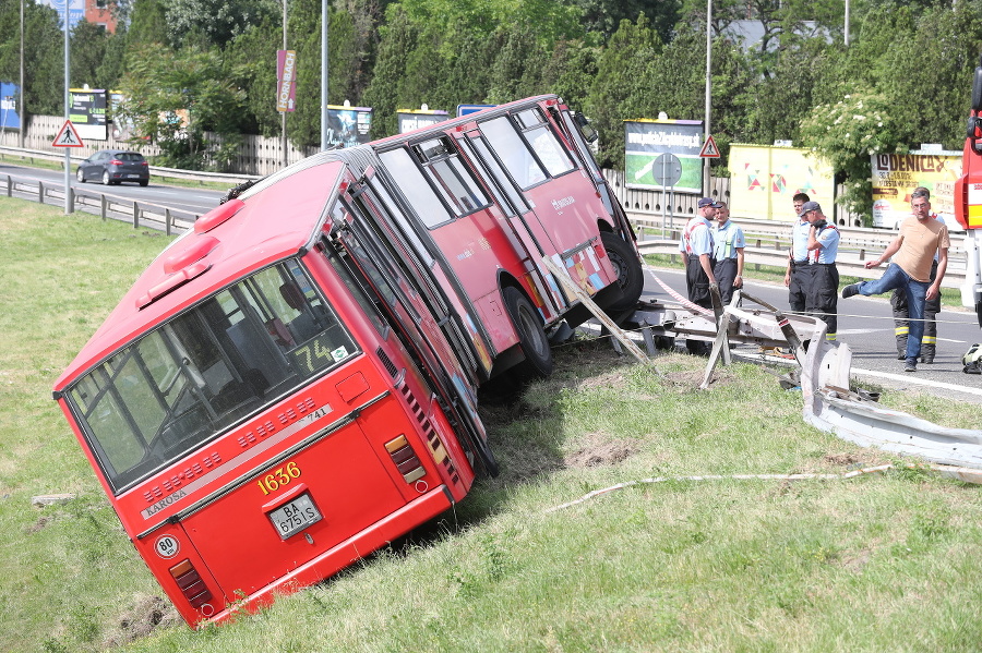 Nehoda autobusu v Bratislave.