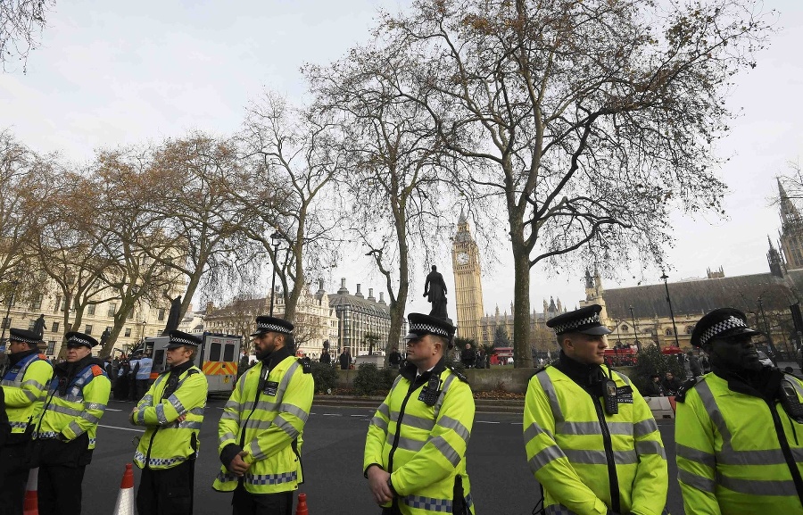 Britská polícia čelí obrovskému