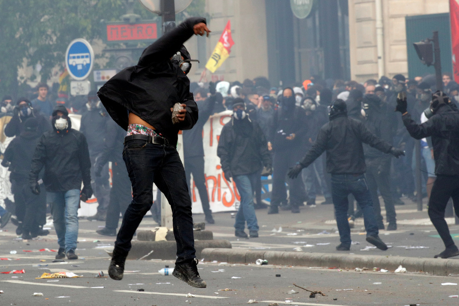 Prvomájové demonštrácie v Paríži.