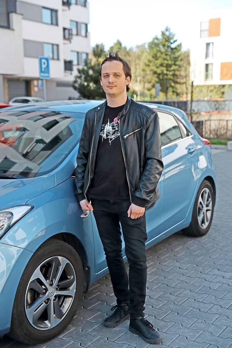 Martin (30), šéf kuriérskej