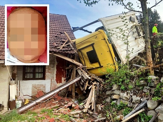Náves kamióna vpálil rovno do domu, v spálni majú prasklinu priamo nad posteľou.