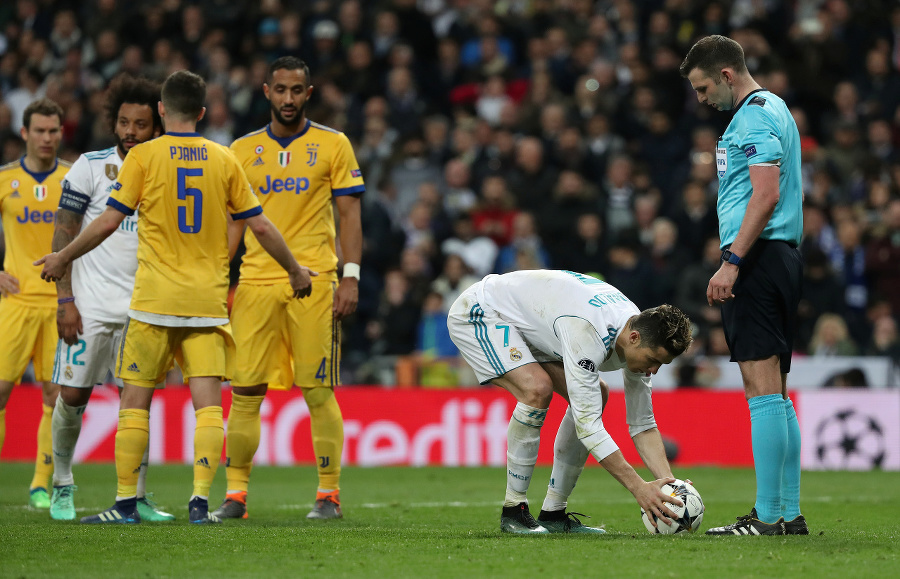 Ronaldo tesne pred penaltou.