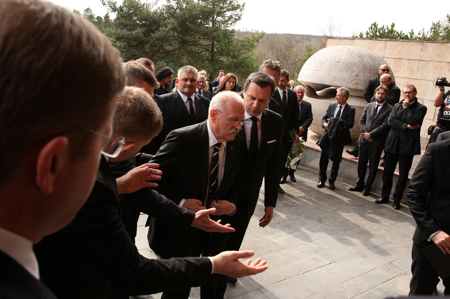 Na pohreb prišiel aj exprezident Ivan Gašparovič.