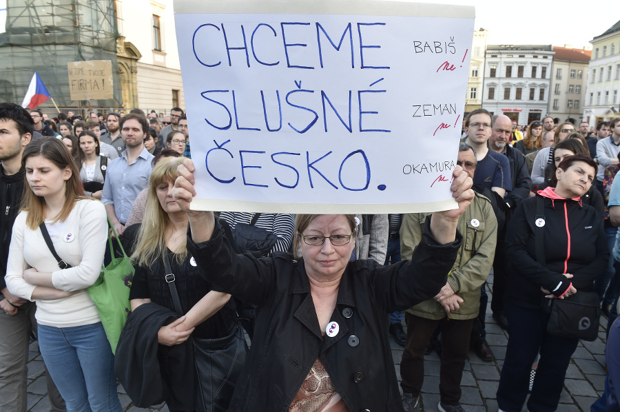 Demonštrácie proti českému premiérovi