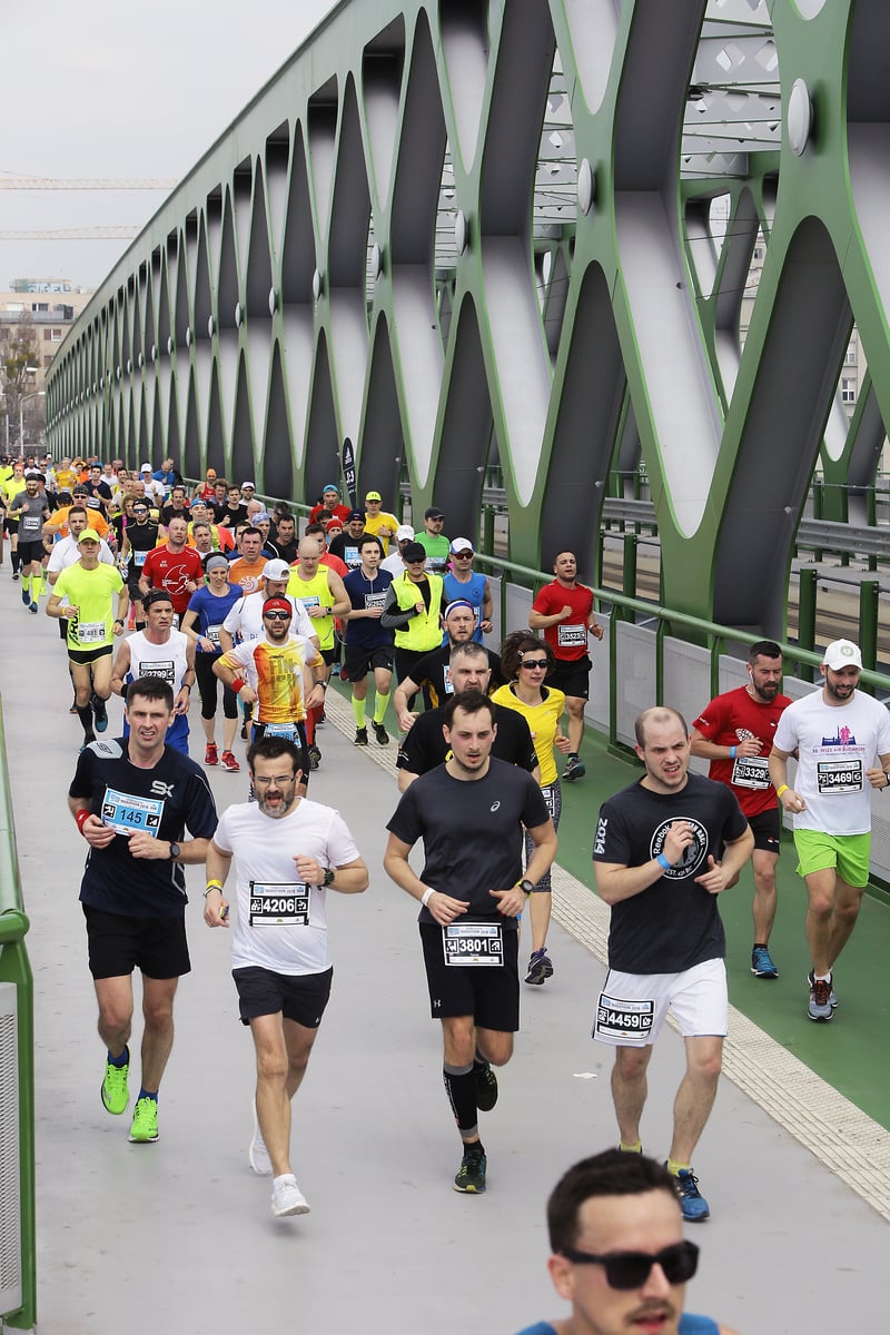 Počasie účastníkom maratónu prialo.