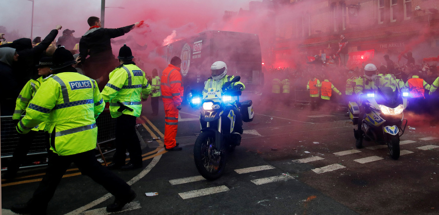 Fanúšikovia Liverpoolu zaútočili na