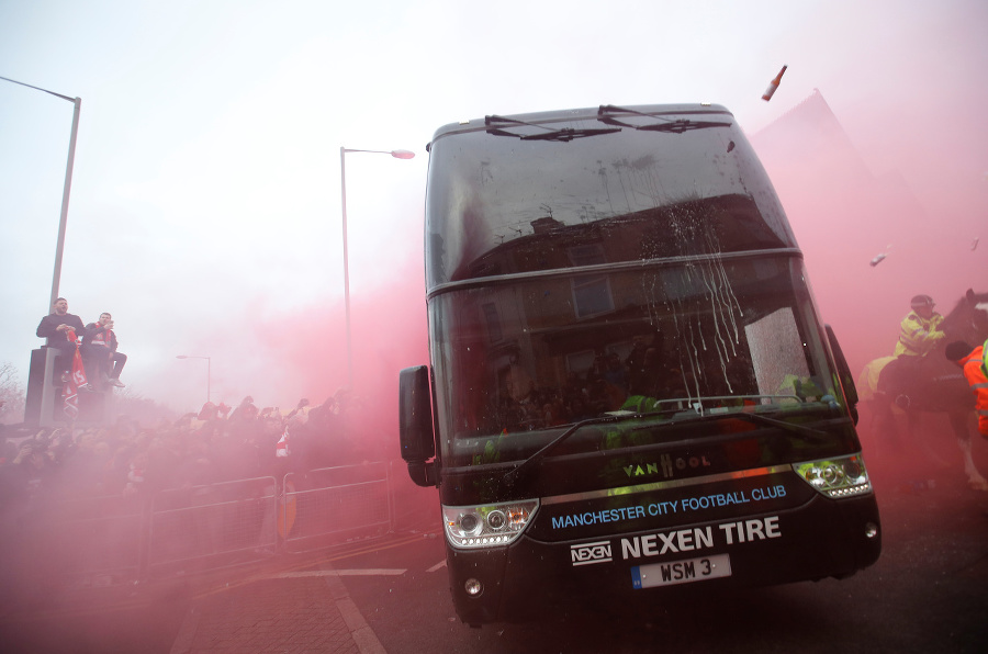 Fanúšikovia Liverpoolu zaútočili na