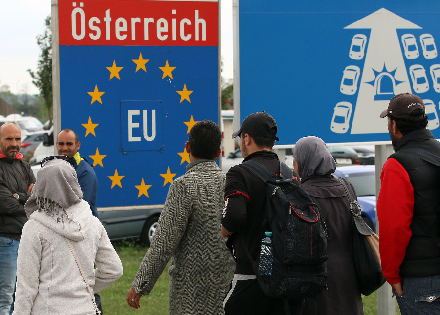 Migranti na rakúskych hraniciach.
