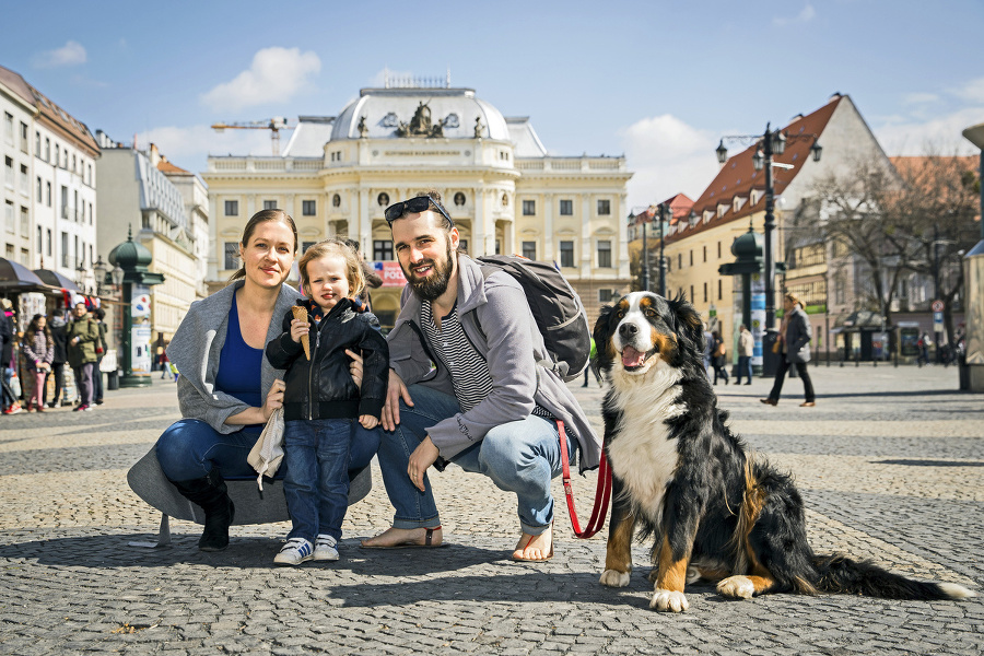 Zora (30), Matej (35),