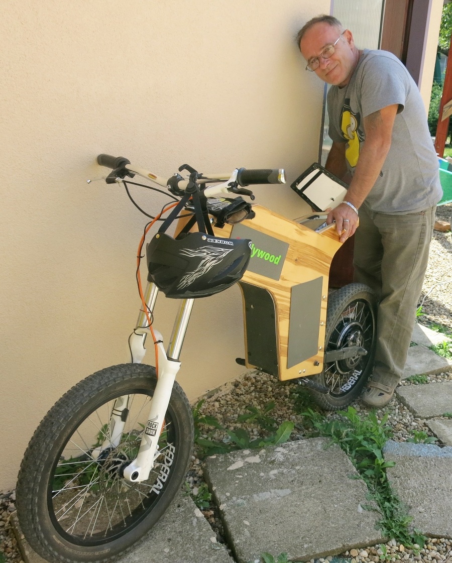 Pavol Staňo zostrojil unikátny drevený motocykel.