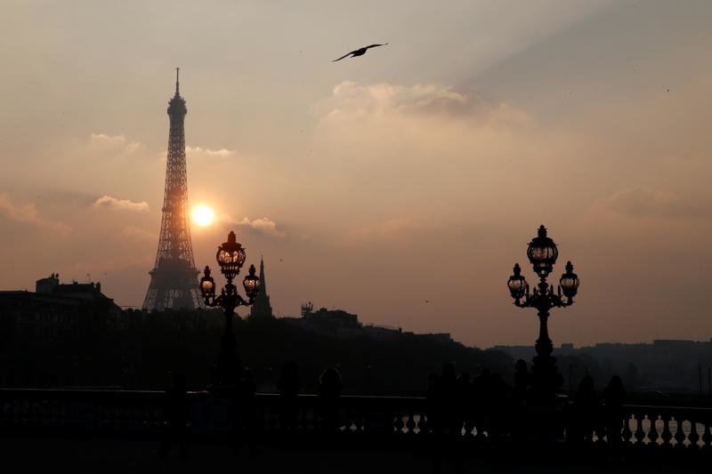 Eiffelova veža sa zahalí
