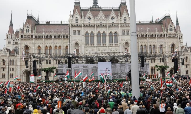 Orbán rečnil pred státisícovým